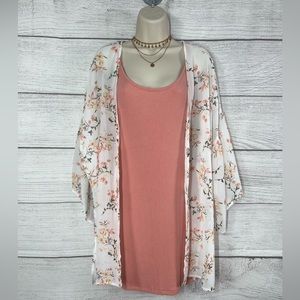 Boutique Brand Floral 3/4 Bell Sleeve Flowy Kimono One Size 💗